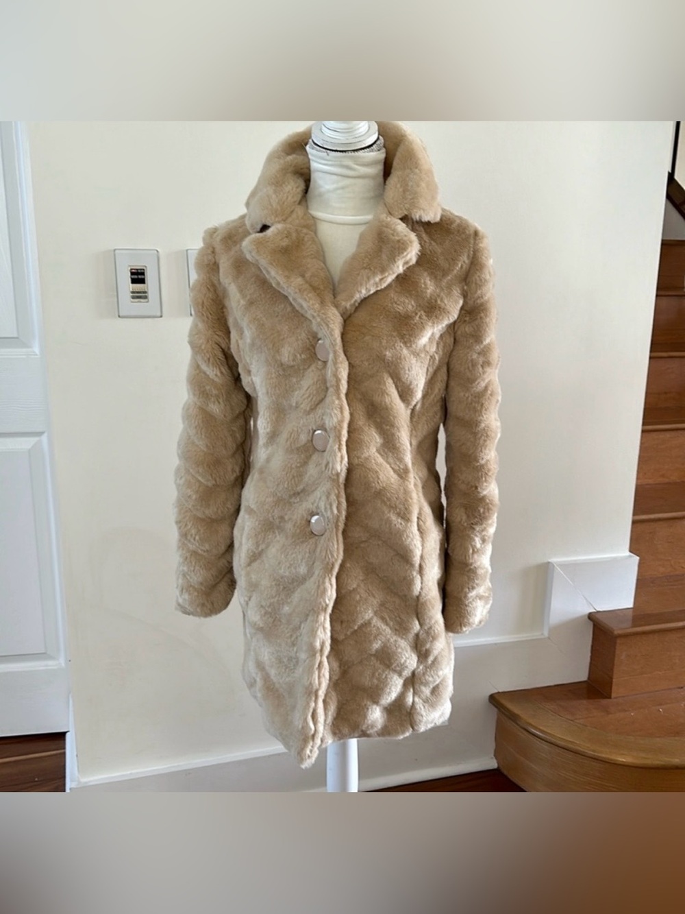 QED LONDON FAUX FUR COST SIZE SMALL